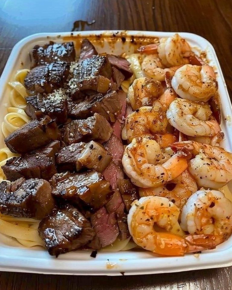 Krewetki Cajun i Stek Alfredo Makaron: Połączenie Smaków w Jednym Danie