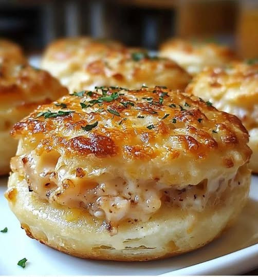 Biszkopty z serem Cheddar Badziewane krabem i masłem cytrynowym